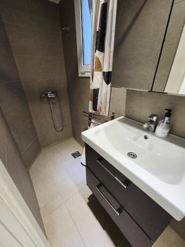 little 3 bedrooms apartement barcelona center