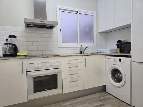 little 3 bedrooms apartement barcelona center