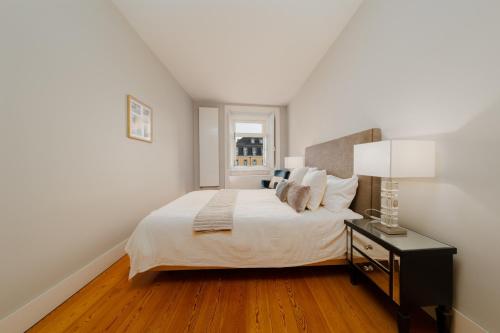 Luxurious Central Lisbon 4BR Apt, Sleeps 10 wAC