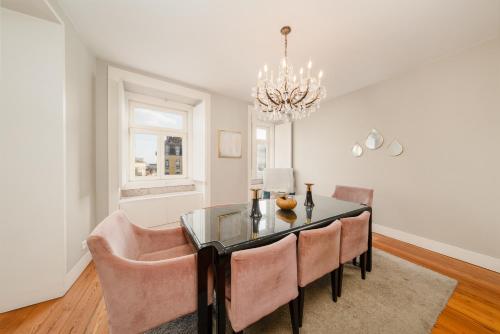 Luxurious Central Lisbon 4BR Apt, Sleeps 10 wAC