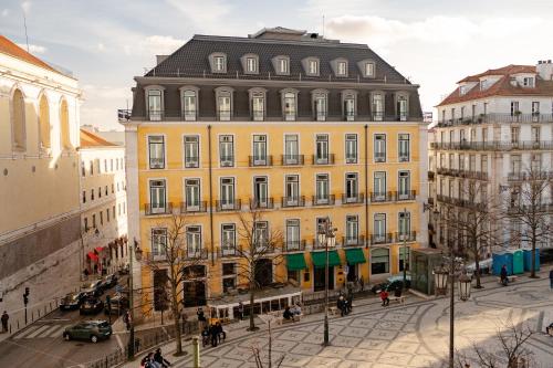 Luxurious Central Lisbon 4BR Apt, Sleeps 10 wAC