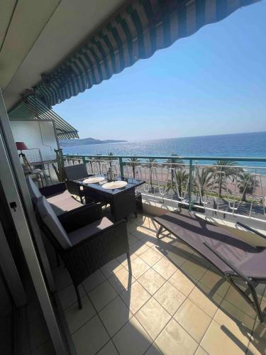 Charming Studio Apartment with Ocean Views in Nice, France