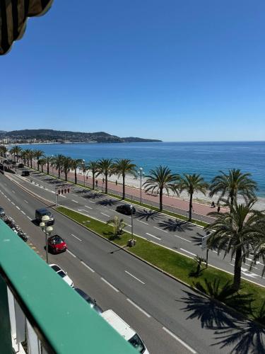 Charming Studio Apartment with Ocean Views in Nice, France