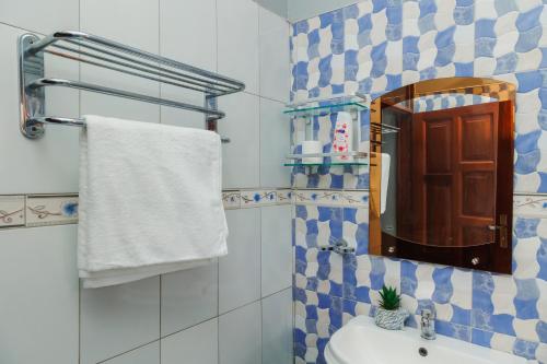 a bathroom with a sink and a mirror at Palm Haven Furnished Apartments in Bweyogerere