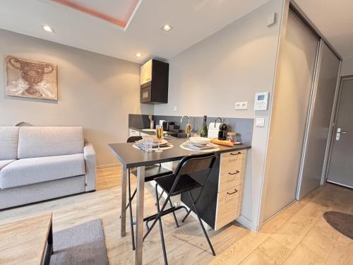L'écrin Urbain studio chic et lumineux avec Balcon