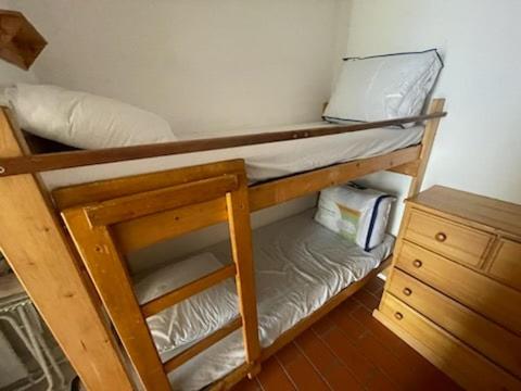 a couple of bunk beds in a room at Maisonnette de Plage in Saint-Hilaire-de-Riez