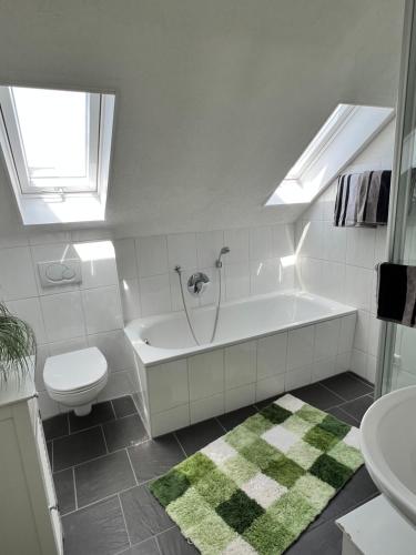 a bathroom with a tub and a toilet and a sink at Albbruck, Feriendomizil Albsteig in Albbruck