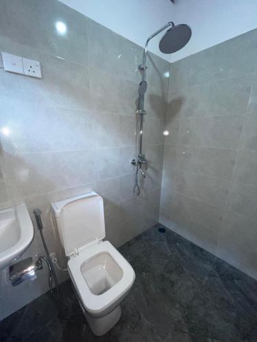 a bathroom with a toilet and a sink at The villa Evans in Pitiduwa