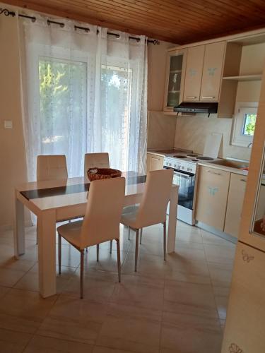 Dinas house 3