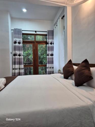 a bedroom with a large bed with a window at STILLMOSS Ella in Ella