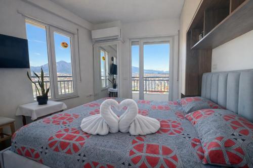 Romantic Penthouse with Mountains View