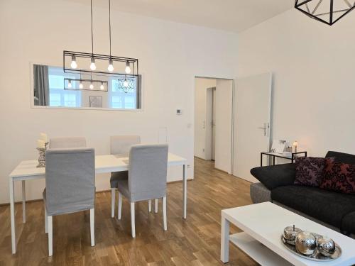 Apartment Schönbrunn - geräumig und liebevoll dekoriert in Zentrumsnähe