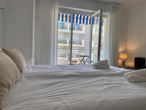 Coastal Retreat Studios with Balcony