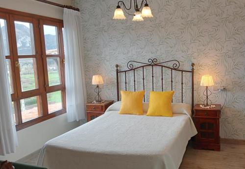 เตียงในห้องที่ Hotel La Llosona