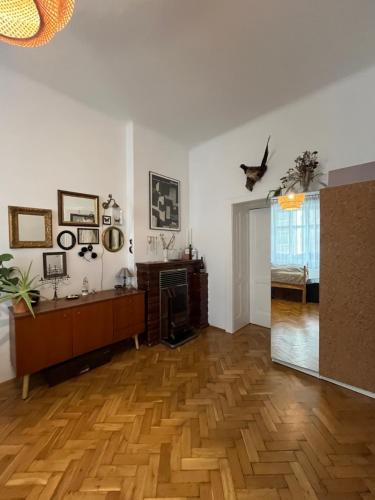 Künstlerische Altbauwohnung im beliebten Nibelungenviertel
