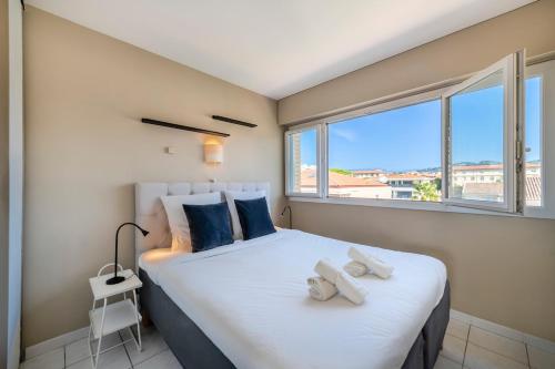 Two bed - Walk to the beach
