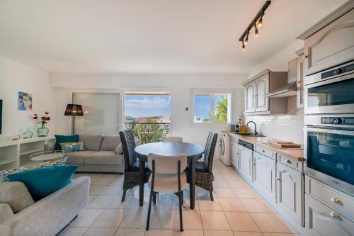 Two bed - Walk to the beach