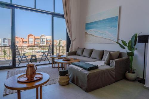 Signature Kamaran duplex 1 bed pool & views