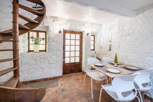 Charming 1-Bedroom Townhouse