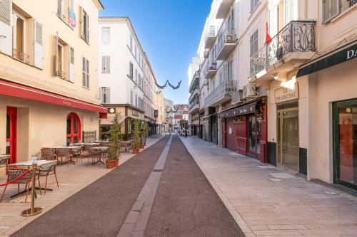 Two Bedrooms - 250m to the beach