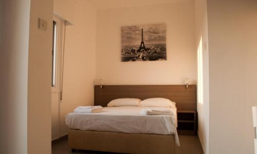 Säng eller sängar i ett rum på St. George Rent Rooms