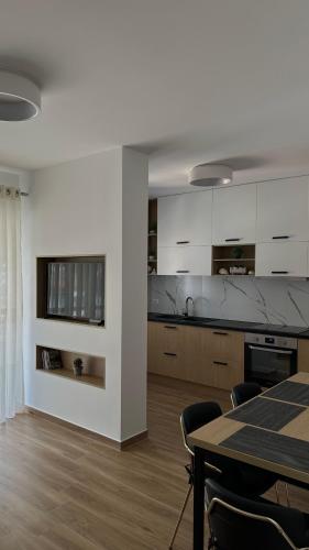 Aria's Central Apartment