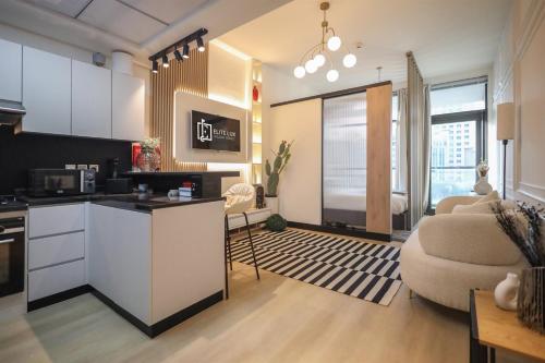 Elite LUX Holiday Homes - Cozy Studio at Al Waleed Garden 2, Dubai