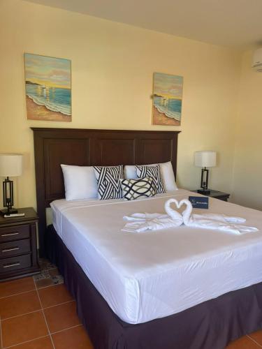 a bedroom with a large white bed with two lamps at Bardo INN Hotel in Granada