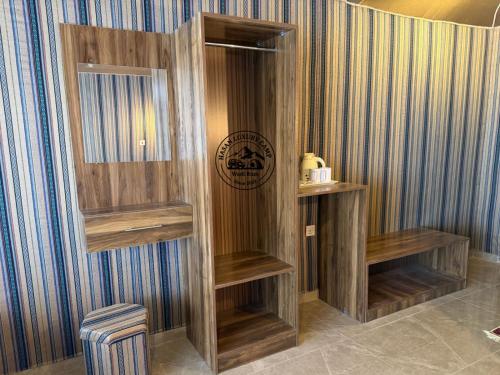a room with a sauna with two wooden shelves at Hasan Zawaideh luxury camp 2 in Disah