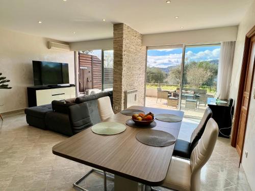 Magnifique appartement avec terrasse et piscine