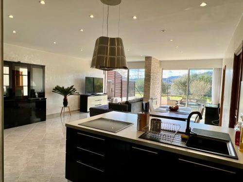 Magnifique appartement avec terrasse et piscine
