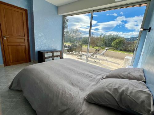 Magnifique appartement avec terrasse et piscine