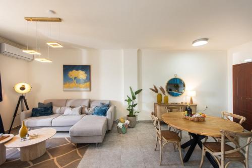 3 Sails - 2BR on Venetian Harbour with Balcony