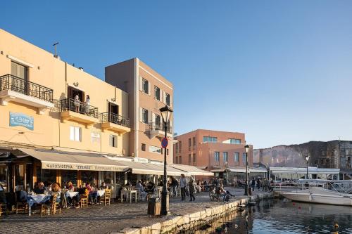 3 Sails - 2BR on Venetian Harbour with Balcony