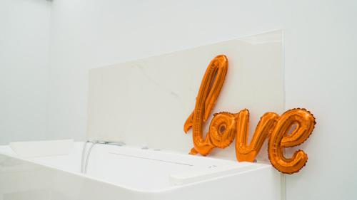 a sign that says love sitting on a shelf at Il corallo azzurro in Reggio di Calabria