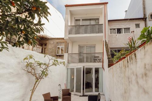 Urban Refuge 4BD by Vacationy