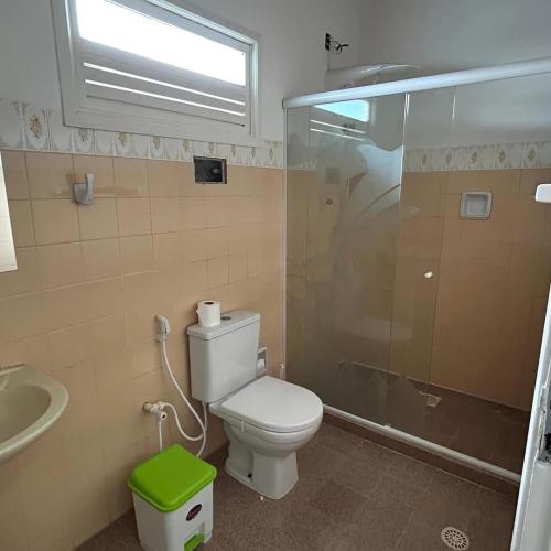 a bathroom with a toilet and a shower and a sink at Casa Jauá ParaisodePainho in Camaçari