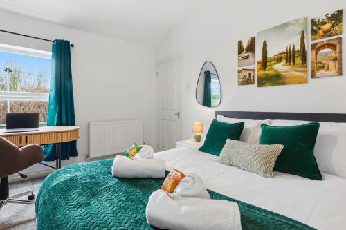 a bedroom with a large white bed with green accents at Spacious 1-Bed - Town Centre - Free Parking in Warrington
