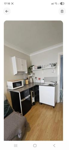 Selfcontained Apt ensuite photo 10