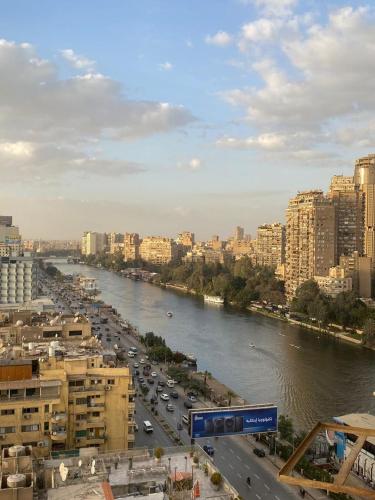 سويت فندقي فاخر أطلالة على النيل