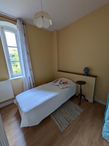 a small bedroom with a bed and a window at Gîte de Navarre in Billy
