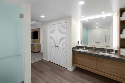 a bathroom with two sinks and a large mirror at Marriott's Imperial Palms Villas in Orlando