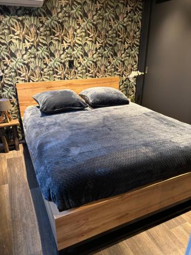 En eller flere senge i et værelse på Vakantiewoning Maiva - Chaletparc Krabbenkreek