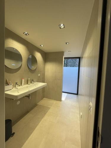 a bathroom with a sink and a mirror at Villa Hogerop in Bennekom