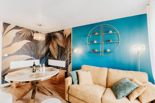 Bright 2-Bedroom Duplex Apartment near Gare Saint-Jean with Parking