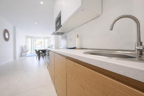 Luxury Beachfront 2BR Promenade des Anglais