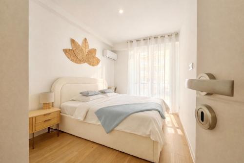 Luxury Beachfront 2BR Promenade des Anglais