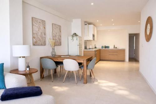 Luxury Beachfront 2BR Promenade des Anglais