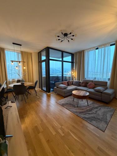 Panoramic apartment in City Center with Private Parking Garage