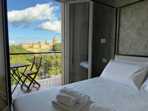 a bedroom with a bed and a balcony with a view at Cinquantotto Cozy Rooms in Palermo